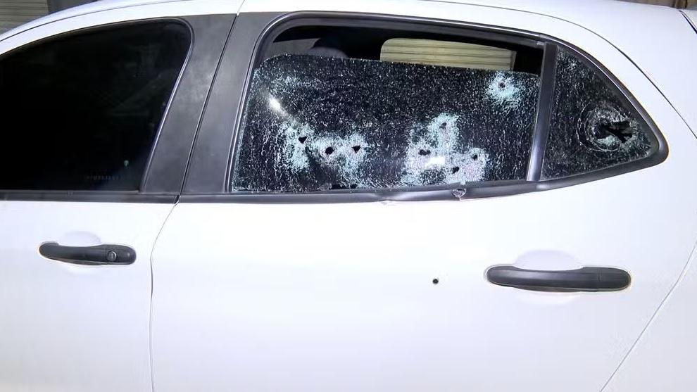 Criança morre baleada no ES após carro ser atingido por troca de tiros entre facções