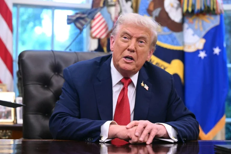 Trump anuncia novas tarifas, incluindo uma taxa de 100% sobre produtos farmacêuticos