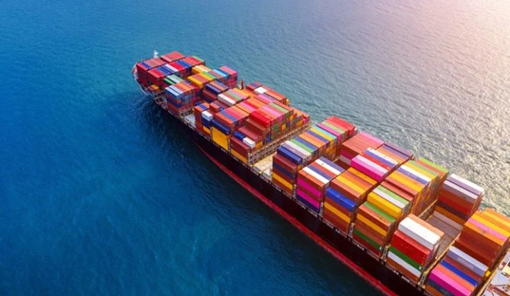 No 1º mês de tarifaço, Brasil exporta 18% menos para os EUA e 30% mais para a China