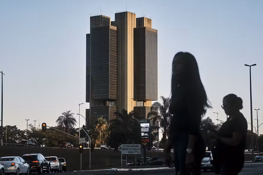 Brasil registra rombo recorde de US$ 9,8 bilhões nas contas externas de setembro