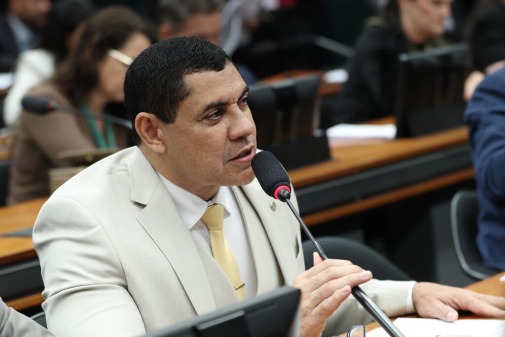 Mais um projeto de Coronel Ulysses é aprovado na Câmara e segue para o Senado