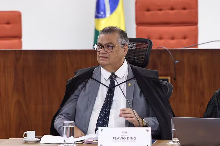 Dino determina que governo, Congresso e Judiciário façam campanha publicitária sobre transparência de emendas