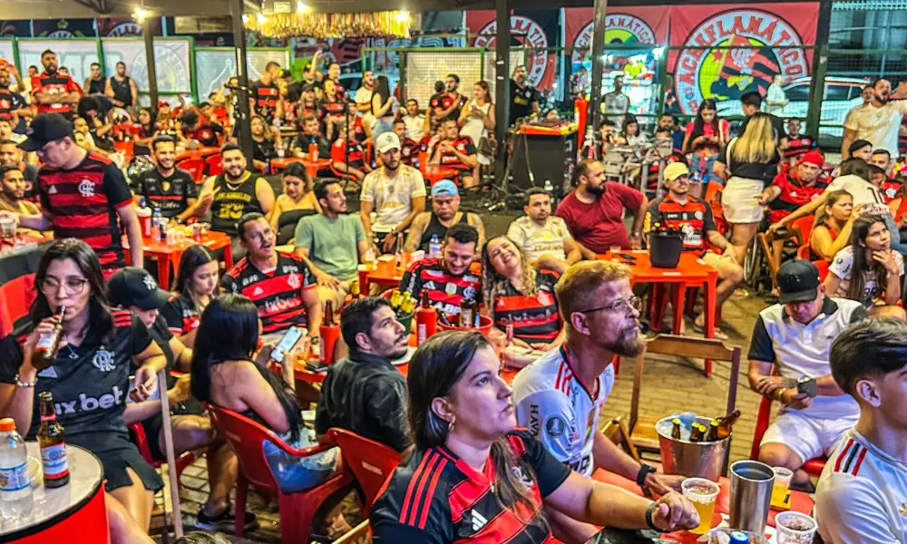 Final da Libertadores: Consulado do Flamengo no Acre lota ônibus e abre mais 40 vagas