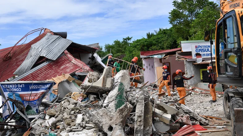 Terremoto nas Filipinas deixa mais de 60 mortos
