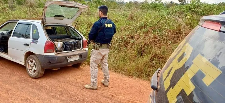 PRF apreende 1,5 mil maços de cigarros contrabandeados em estrada no Acre