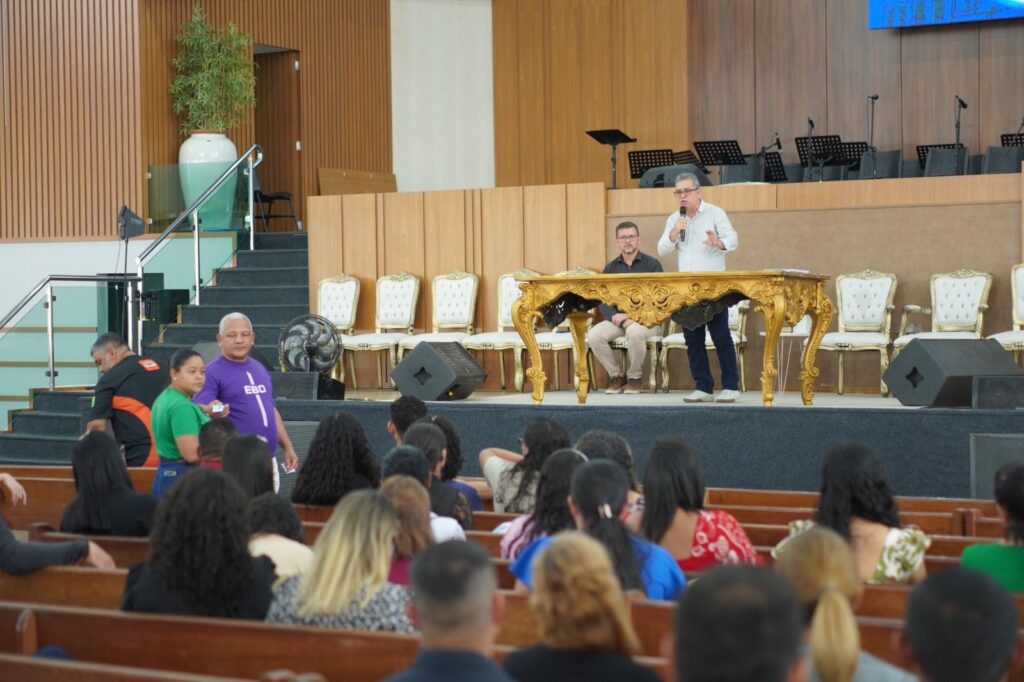Gabinete do Deputado Coronel Ulysses reforça compromisso com a educação cristã durante encontro na Assembleia de Deus