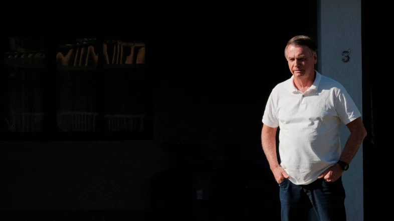 Bolsonaro é rejeitado por 63% da população e Lula por 51%, mostra pesquisa