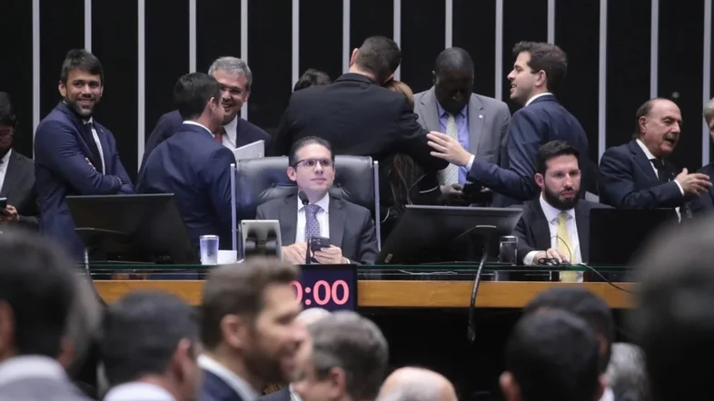 Centrão se movimenta para tirar a taxação de super-ricos da reforma do IR