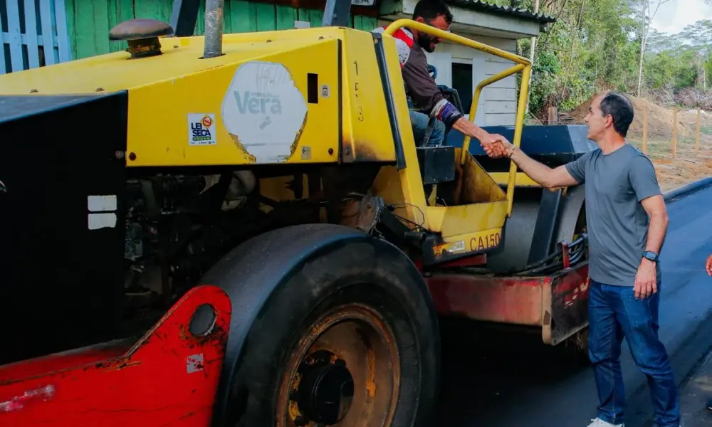 Prefeito Zequinha Lima conclui asfaltamento de ruas em Cruzeiro do Sul