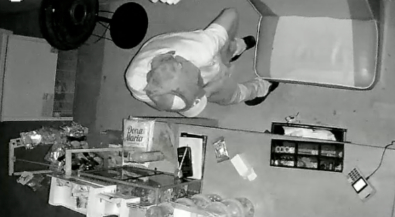 Homem acusado de roubo recebe ‘carinho’ de facção antes de ser preso