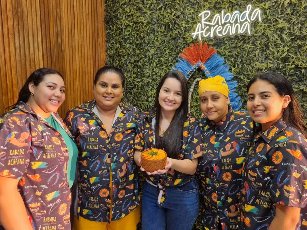 Do delivery ao restaurante: mãe e filha transformam sabores regionais em espaço com decoração inspirada nos povos indígenas