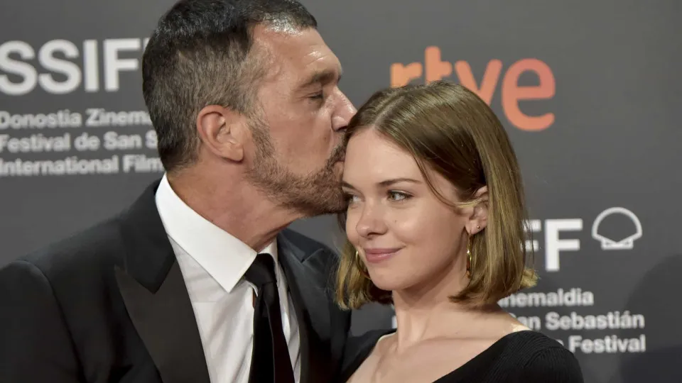 Filha de Antonio Banderas se casa na Espanha em cerimônia luxuosa