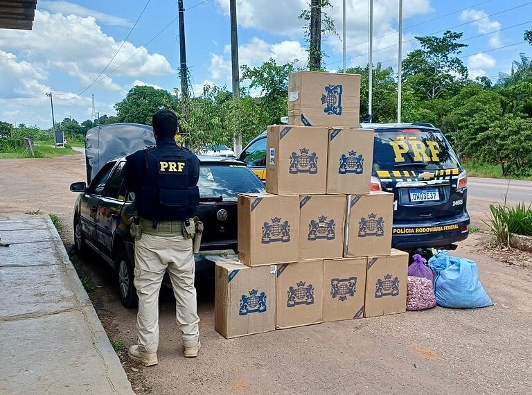 Homem é preso com 5 mil maços de cigarro e outras cargas irregulares após tentar fugir da PRF na BR-364
