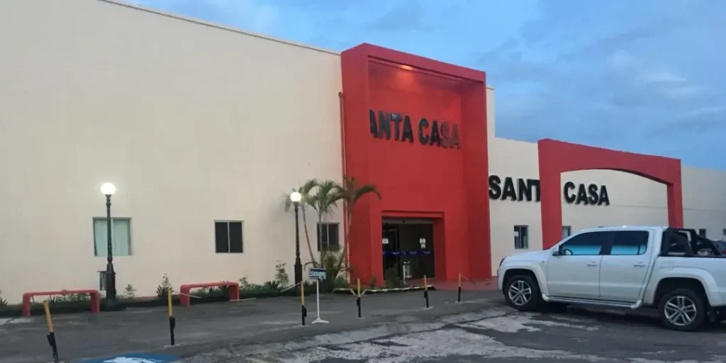 MPF tenta barrar internato de estudantes de medicina estrangeiros na Santa Casa do Acre