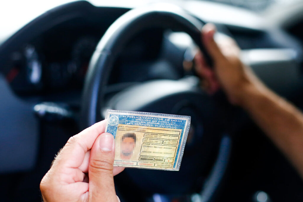 Detran publica lista com mais de 200 condutores que podem perder a CNH; veja lista