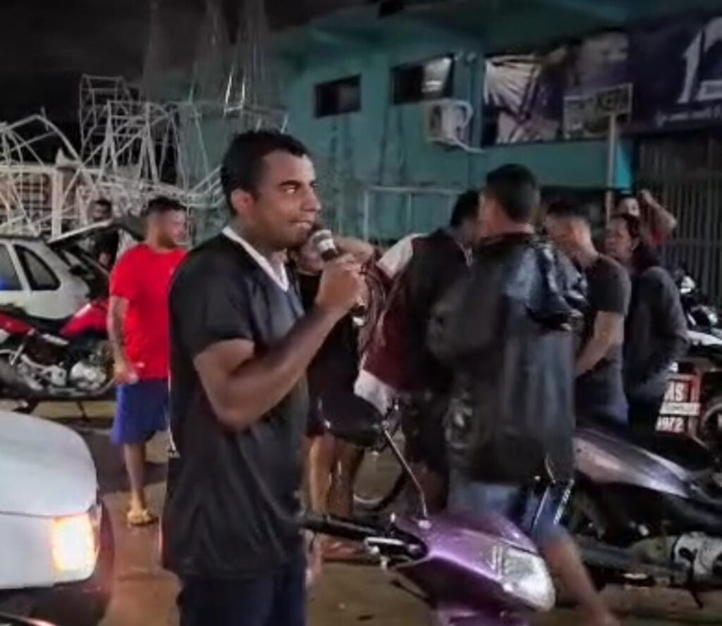 Reeleito, presidente de bairro ‘desce o pau’ em vereador de Cruzeiro do Sul: “não seja traíra”