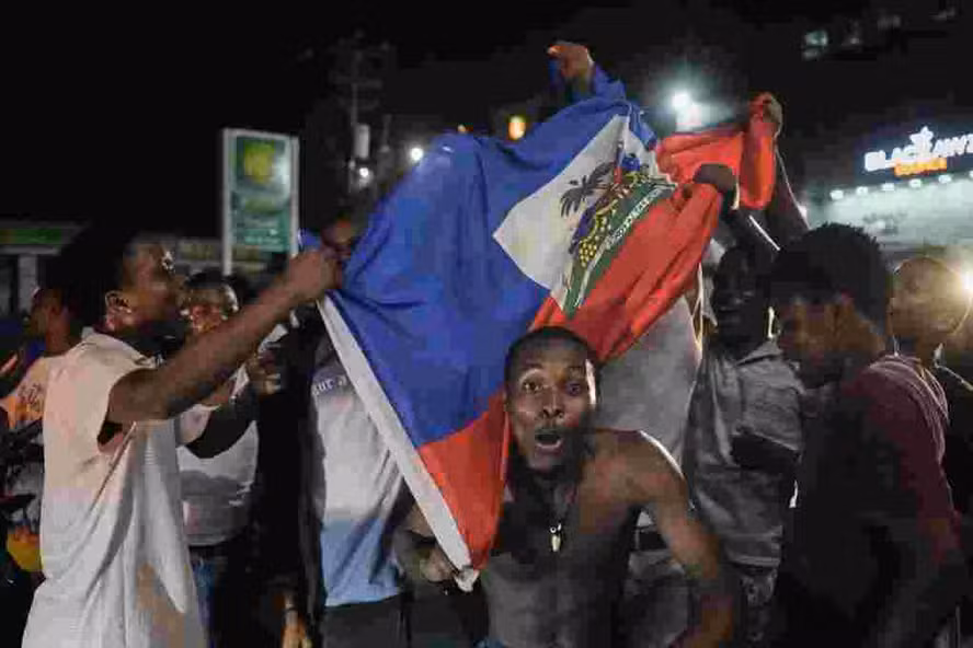 Euforia e frustração: Haiti volta à Copa após mais de 50 anos, mas torcedores são proibidos de viajar aos EUA