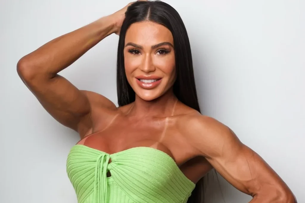 Gracyanne Barbosa conta por que segue vivendo com mãe de Belo