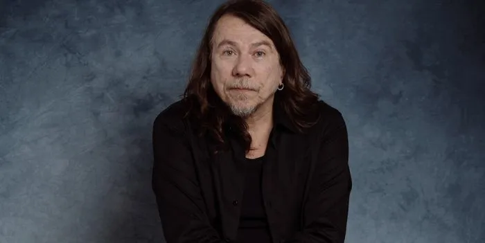 ‘Precisava provar a mim mesmo o quanto fui imbecil em achar que podia viver sem fazer música’, diz Lenine