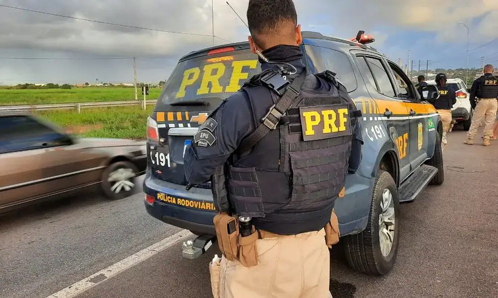 PRF flagra moto adulterada durante ronda na BR-364, em Cruzeiro do Sul