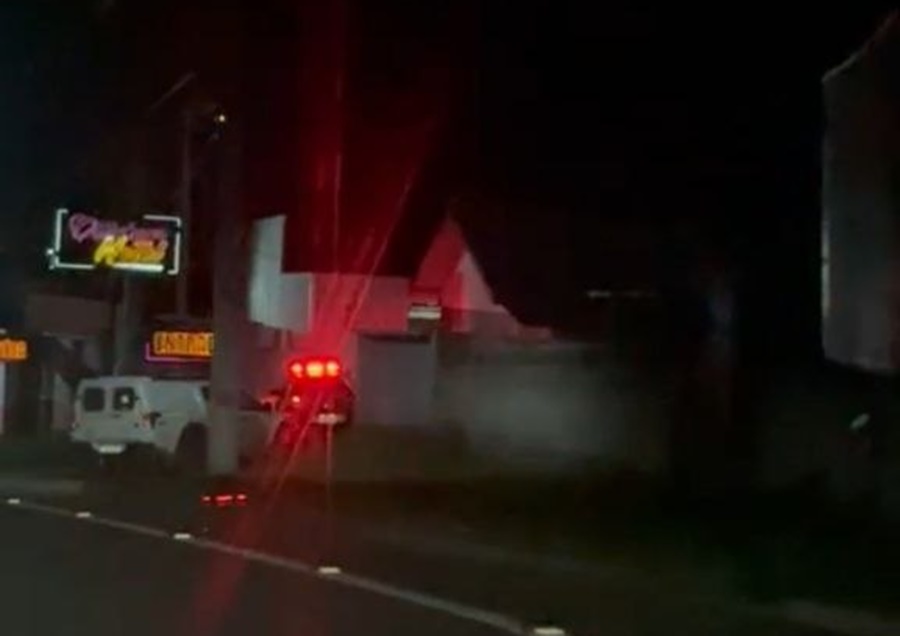 Embriagado, homem foge de acidente e acaba preso pela PM em frente de motel em Cruzeiro do Sul