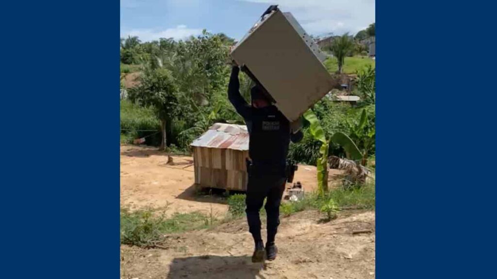 Faccionados disfarçados de policiais expulsam família de casa no interior do Acre e roubam pertences