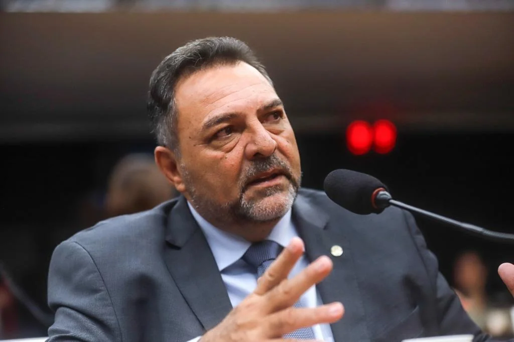 Ministro do STF manda PF investigar Zezinho Barbary e outro deputado por desvio de emendas