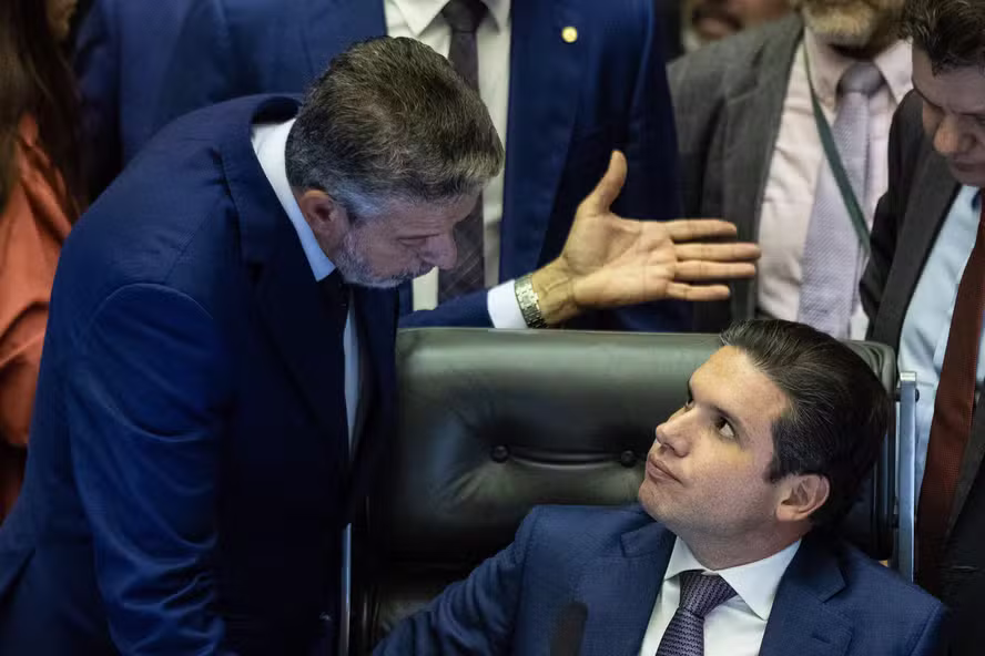 Câmara se esculhambou ao tentar livrar Zambelli de cassação