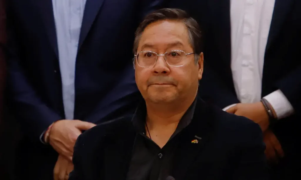 Ex-presidente da Bolívia é detido pela polícia