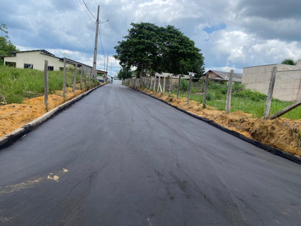 Deracre e Prefeitura concluem asfaltamento de 14 ruas em Cruzeiro do Sul
