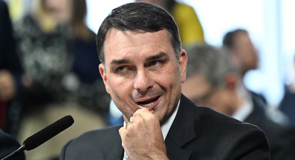 Flávio se reúne com PP e União, mas não consegue apoio para candidatura