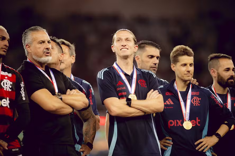 Flamengo avança na renovação de José Boto; entenda como permanência do diretor afeta a de Filipe Luis