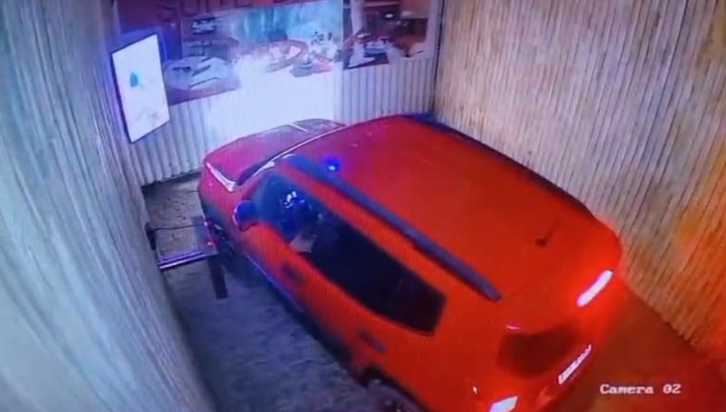 PM é preso suspeito de matar suposto amante de mulher em motel; veja vídeo