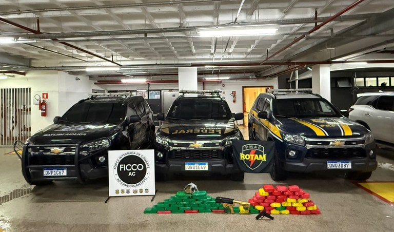 Dois são presos com mais de 70 kg de drogas e armas de fogo em operação no Acre