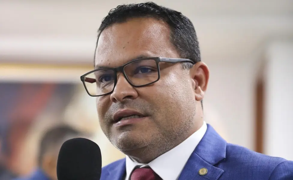 “Abriremos mão das emendas se governo cumprir PCCR de servidores”, diz deputado no Acre