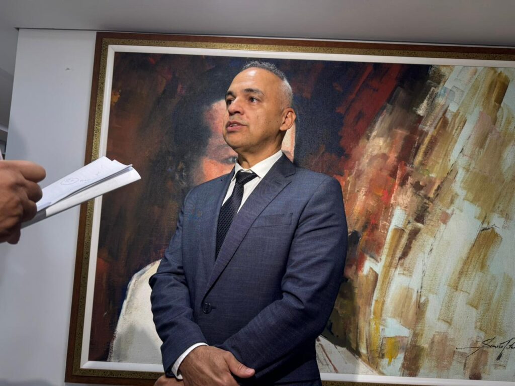 Governo diz que PCCRs ainda não serão concedidos, mas anuncia reajuste salarial para servidores no Acre