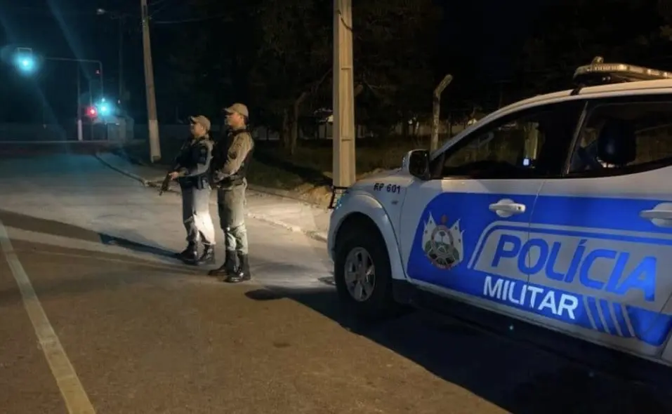 Homem é detido após dirigir sem capacete, sem CNH e sob efeito de álcool, em Cruzeiro do Sul