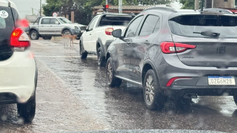 Acre segue sob alerta de temporal, com previsão de chuvas intensas e ventos de até 60 km/h