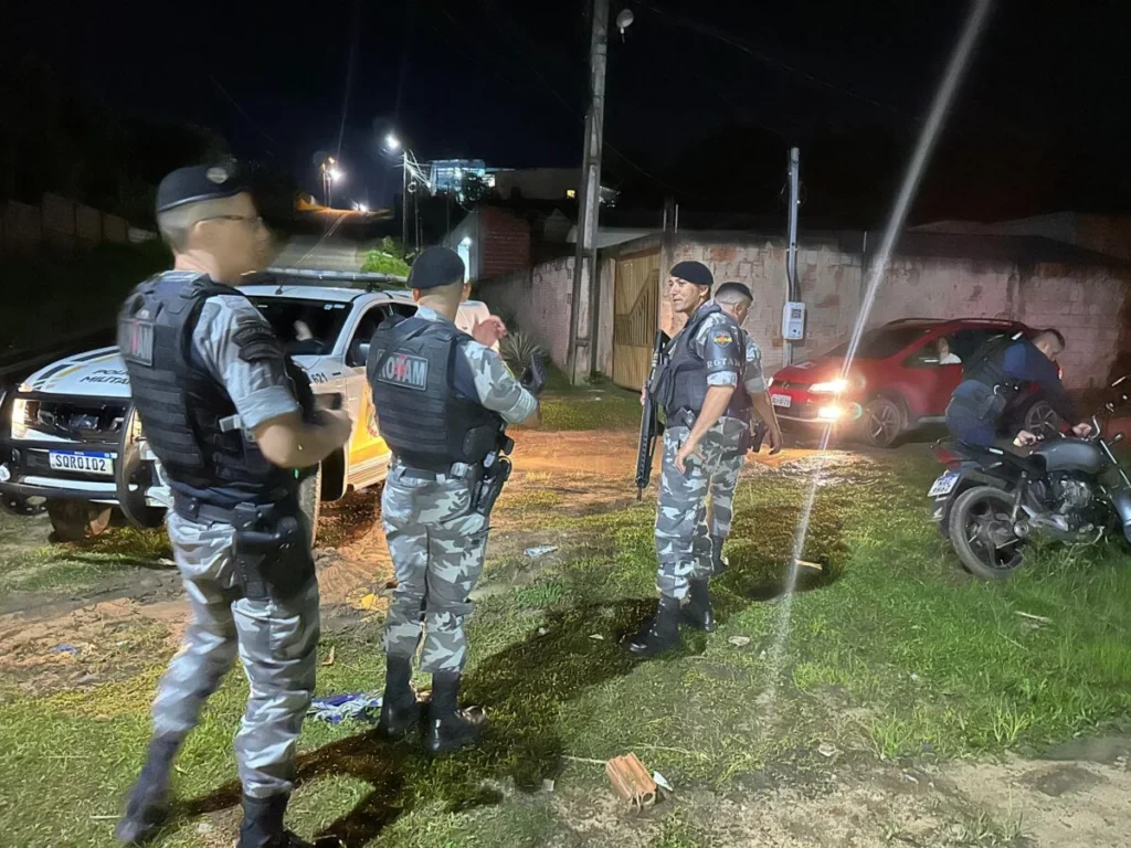 PM apreende arma artesanal e motocicleta após perseguição em Cruzeiro do Sul