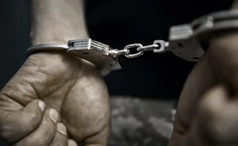 Homem com mandado de prisão por falta de pagamento de pensão é preso na BR-364