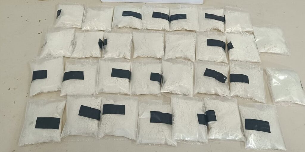 PM encontra 30 pacotes de pasta base de cocaína escondidos em matagal no Acre