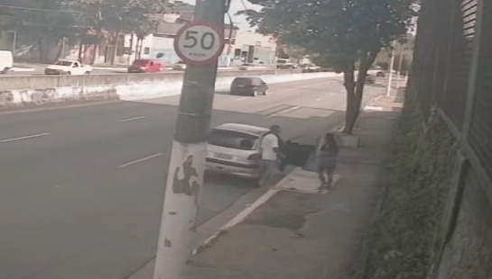 VÍDEOS: mulher perde dentes ao ser atropelada pelo ex em São Paulo