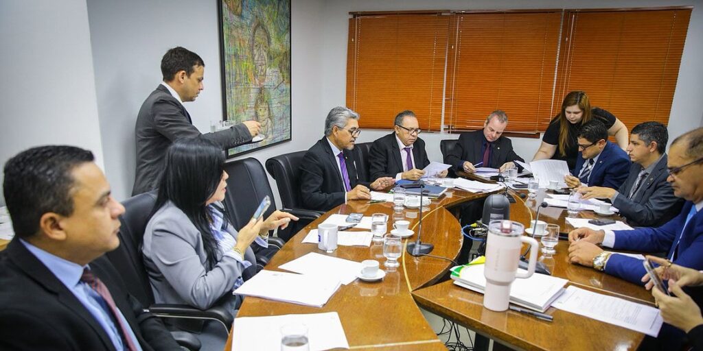 Emendas individuais para deputados permanecem em R$ 4 milhões após votação da LOA na Aleac