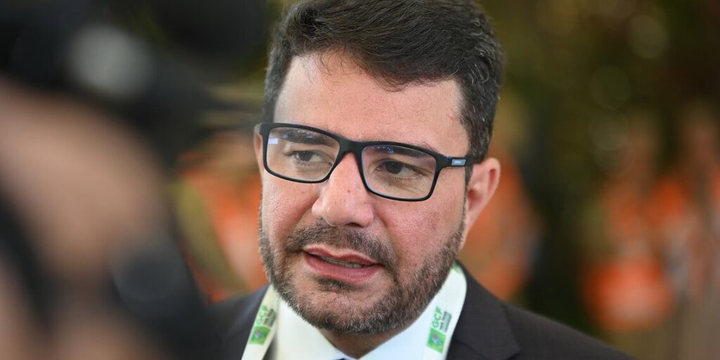 Deputados aprovam contas de Gladson referentes a 2021 e 2022 após parecer do TCE