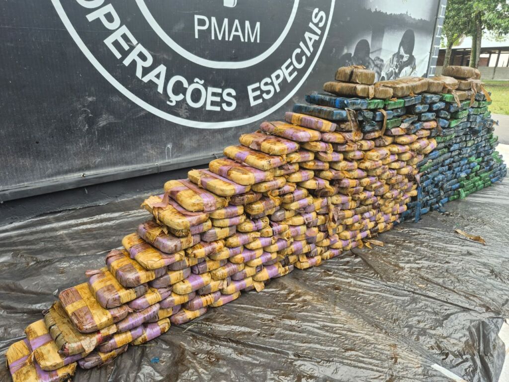 Polícia intercepta balsa Petroleira vindo do Peru com carga milionária de cocaína