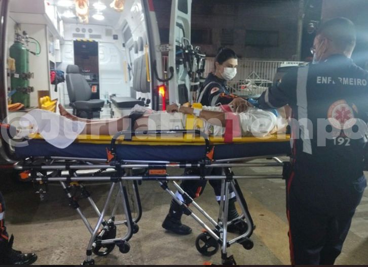 Adolescente fica ferido em acidente entre motocicleta e caminhonete na Baixada da Sobral