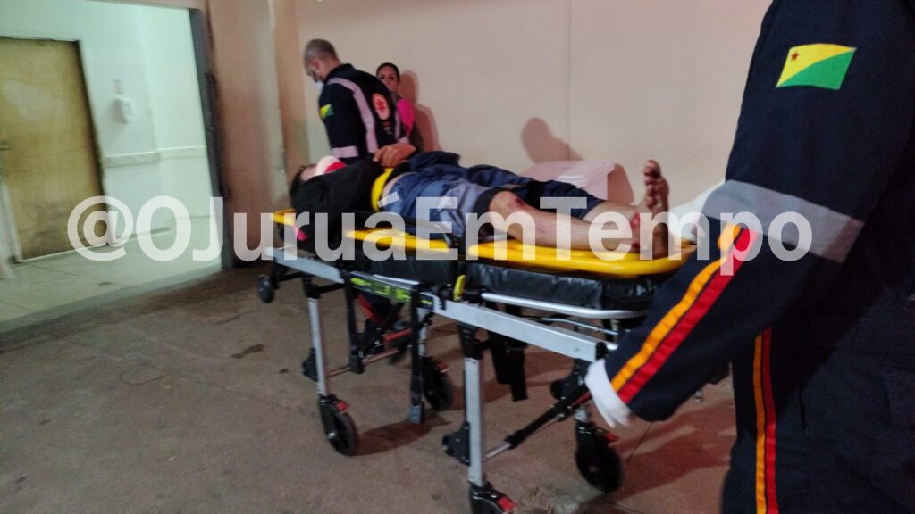 Motociclista fica ferido após colidir na traseira de um carro na rodovia AC-40