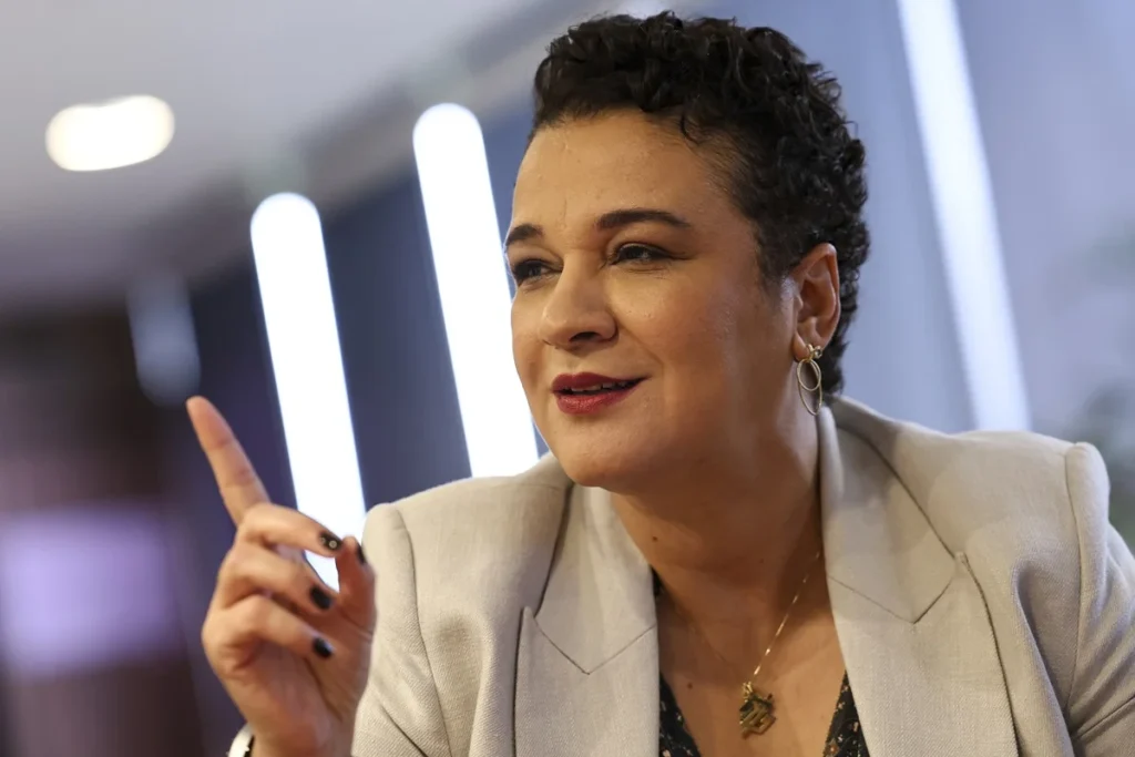 CEO do Banco do Brasil é única brasileira em lista das mais poderosas da Forbes