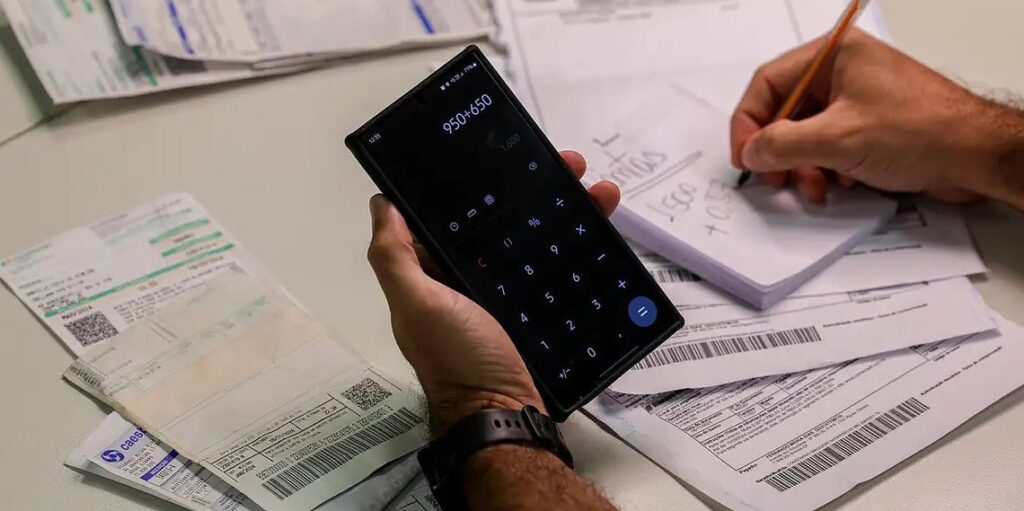 Oito em cada dez famílias do Acre seguem endividadas e quase 42 mil estão com contas em atraso