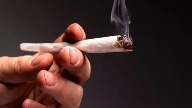 Em Cruzeiro do Sul, jovem ameaça esfaquear irmã após sumiço de maconha